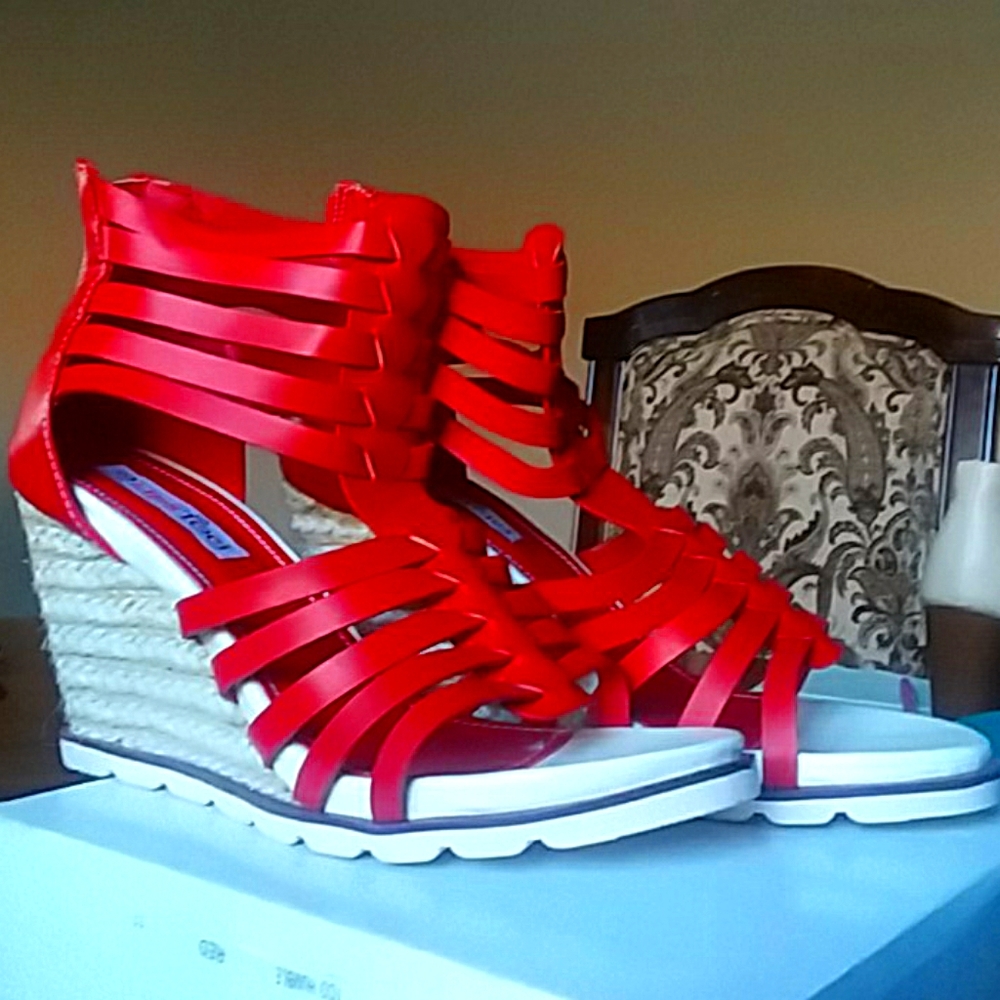 2lipstoo Red sz 11 wedges